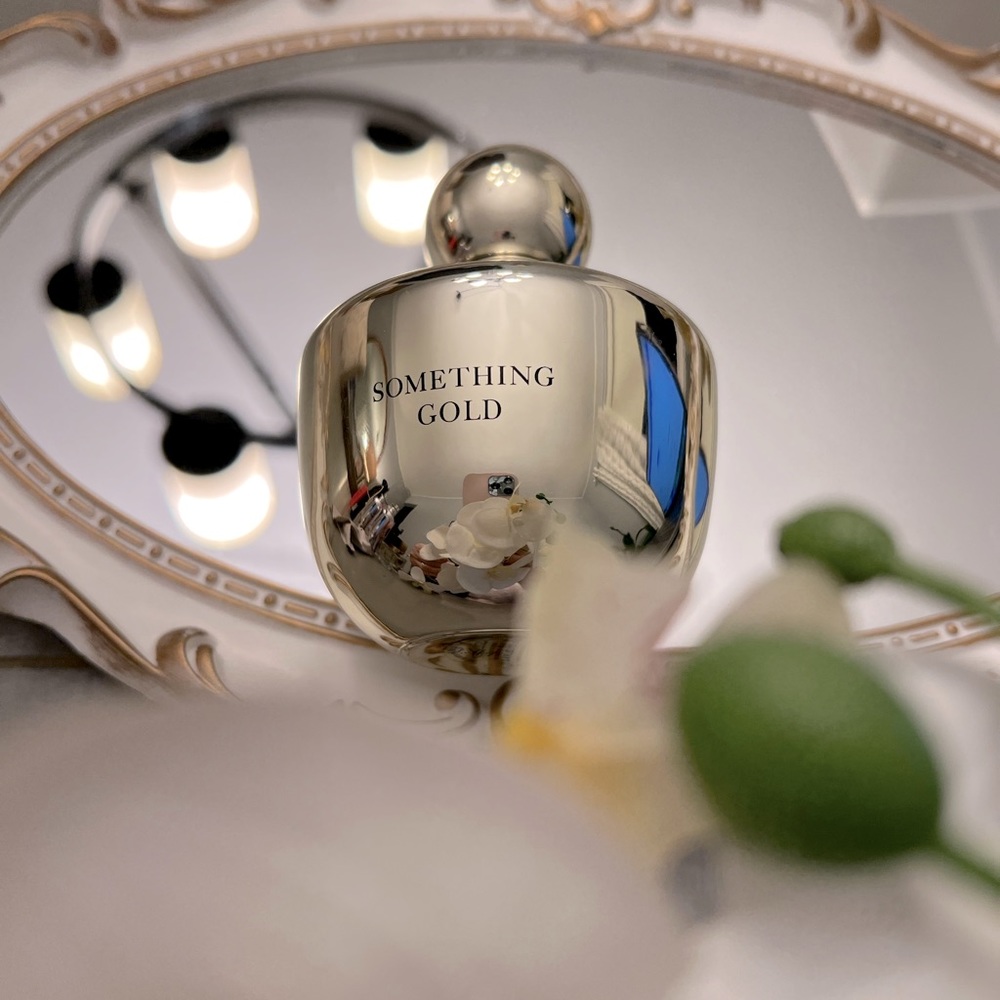 Something Gold- Oscar de la Renta